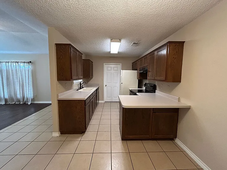 1642 W County Line Rd — Photo 8