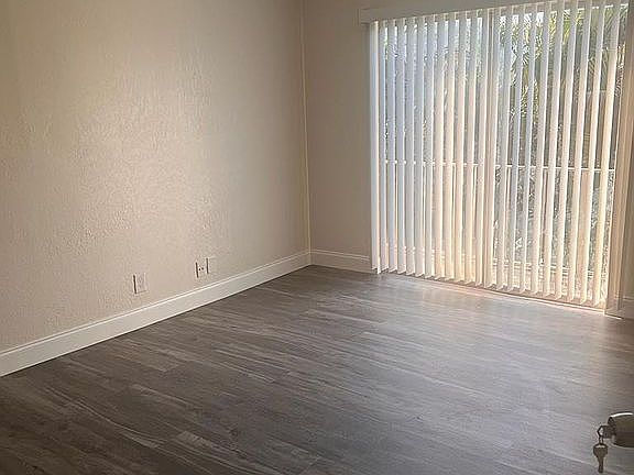 4th image of 11410 NW 39th St APT 2