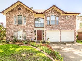 221 Canterbury St, Euless, TX 76039
