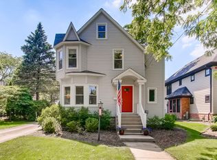 410 Prospect Ave, Glen Ellyn, IL 60137