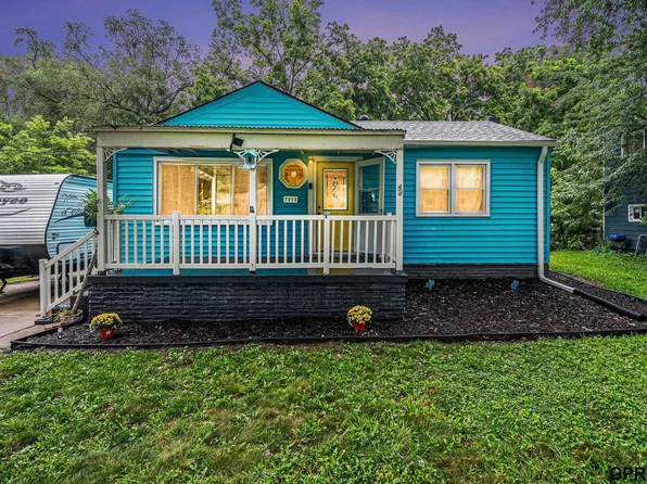 7213 Sarpy Ave, Omaha, NE 68147