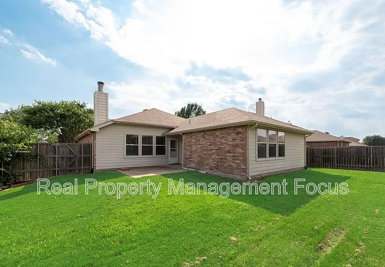 1004 Trickham Dr — Photo 27