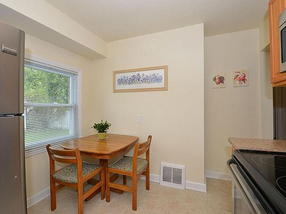 Eat in kitchen