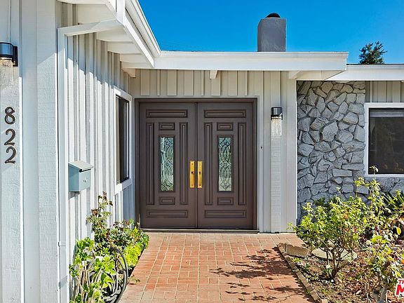 3rd image of 822 San Vicente Blvd
