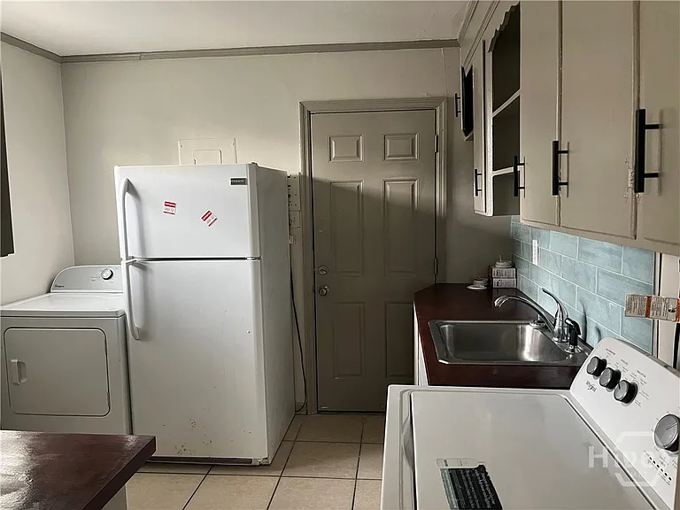 1204 W Victory Dr — Photo 4