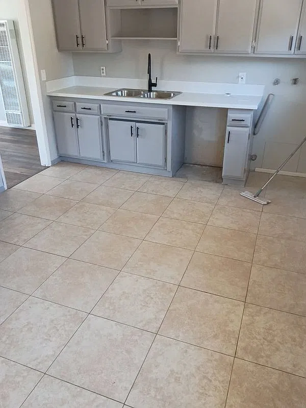 3 bed, 1.0 bath, 938 sqft, $2,150 — Photo 2