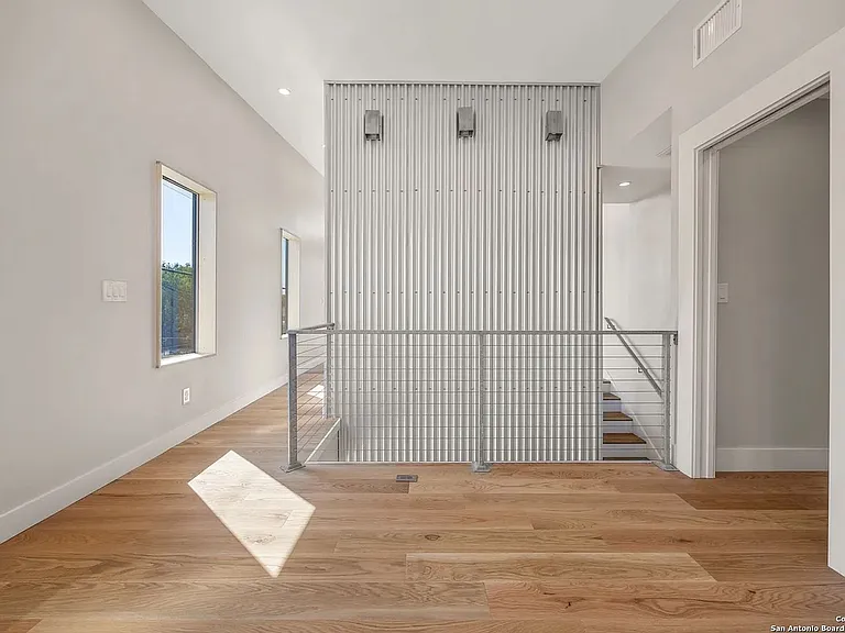 1107 S Cherry St — Photo 1