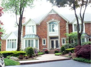 1281 Water Cliff Dr, Bloomfield Hills, MI