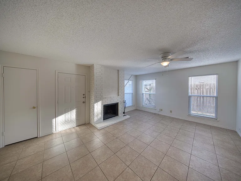 11146 El Sendero St — Photo 4