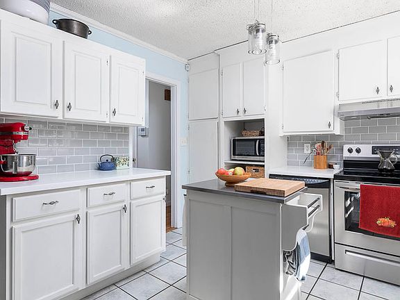 2nd image of 4333 Karen Dr