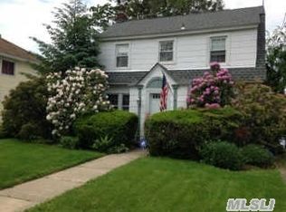 130 Parsons Dr, Hempstead, NY 11550