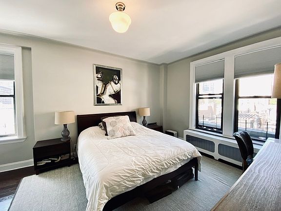 3rd image of 30 W 70th St APT 8B