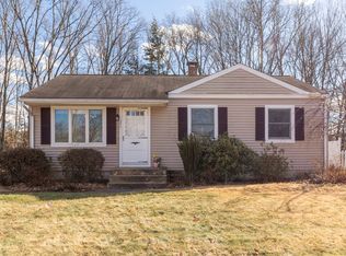 371 Pondview Dr, Southington, CT 06489
