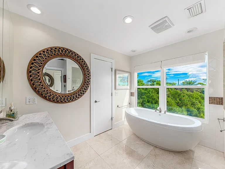 1470 SE Macarthur Blvd — Photo 10