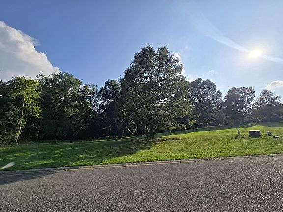 3rd image of 35 Bent Creek Dr