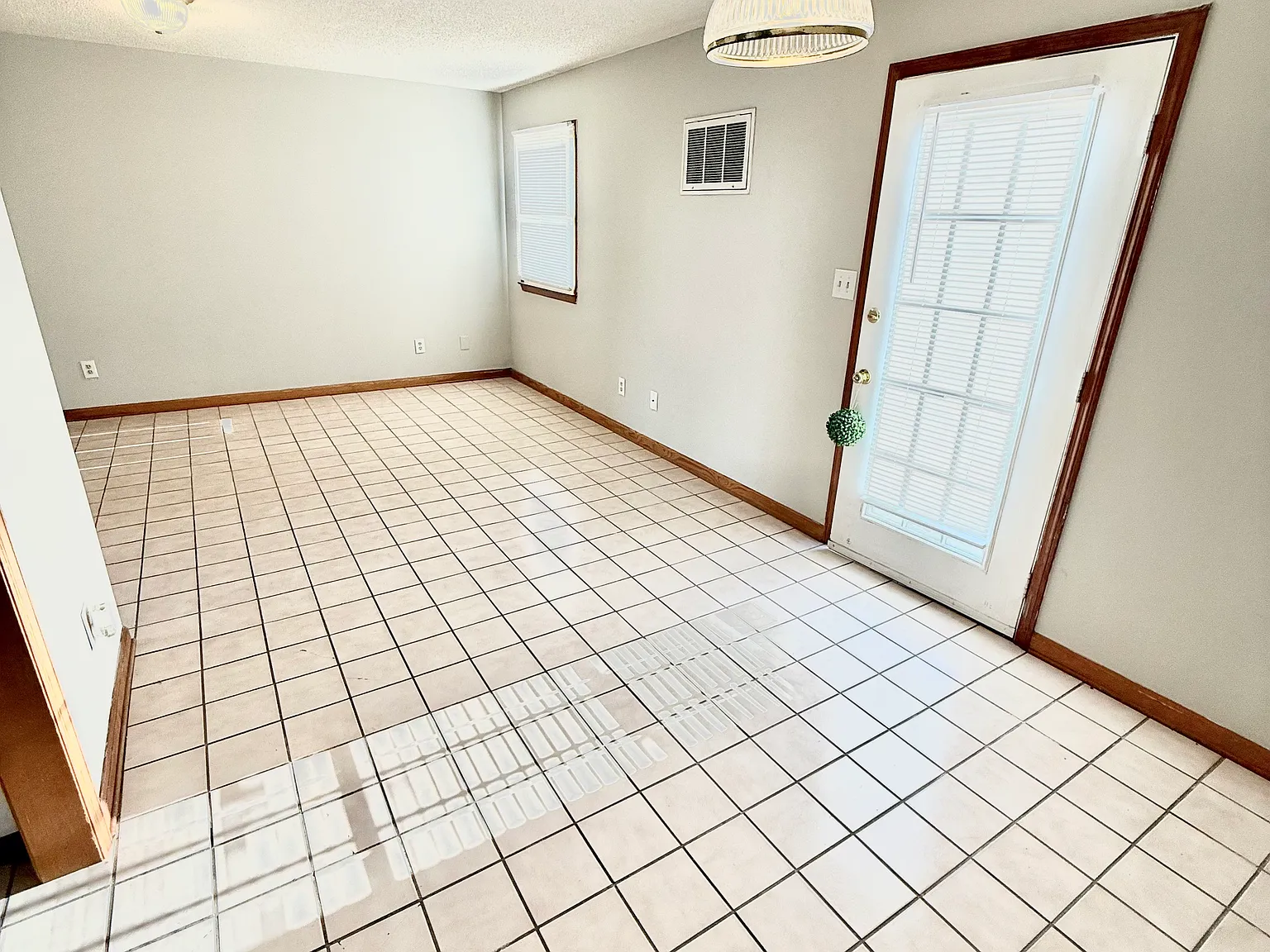 2 bed, 1.5 bath, $1,250 — Photo 2