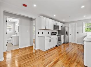 26 Rowena St, Worcester, MA 01606