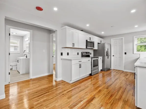 26 Rowena St, Worcester, MA 01606