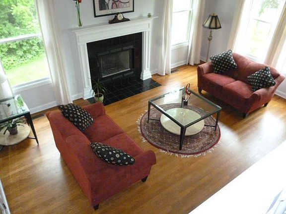 2nd image of 114 Pinebrooke Dr