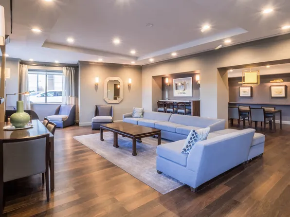 180 Riverside Boulevard image 36 of 71