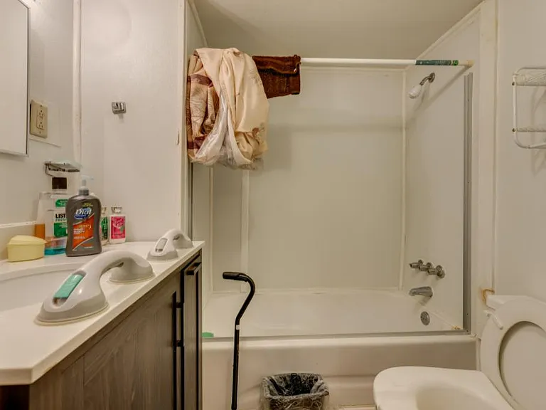 417 Baldwin Cir — Photo 14