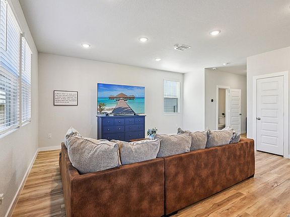 4th image of 5703 Topaz Way