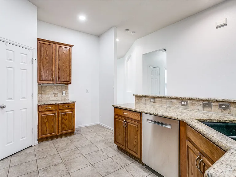 7800 Harvest Hill Rd — Photo 8