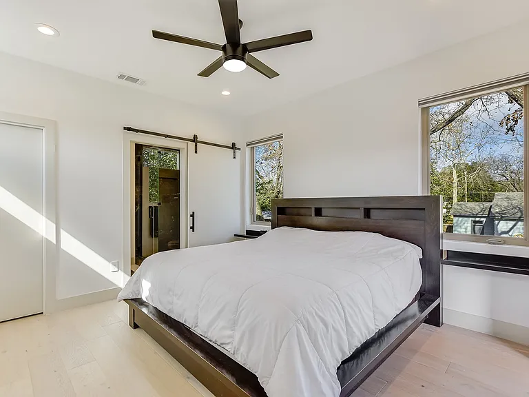 906 Brentwood St #2 — Photo 4