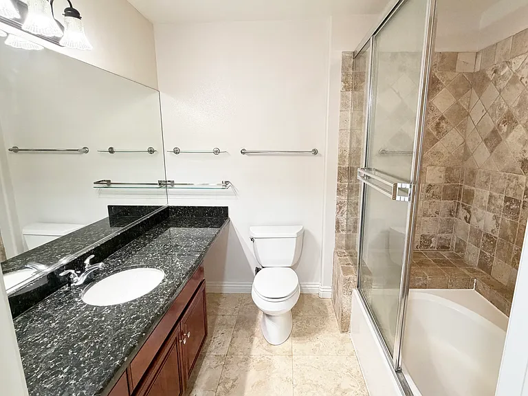 5132 Maplewood Ave #305 — Photo 20