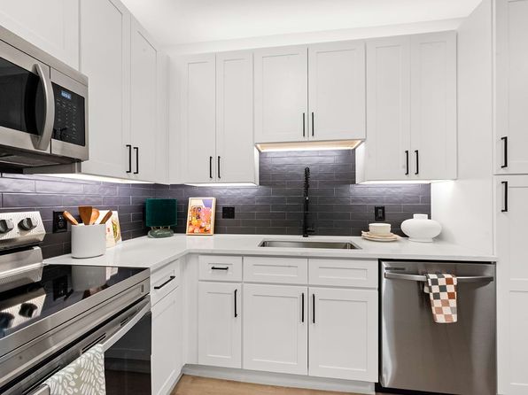 2225 Hawkins St UNIT 402