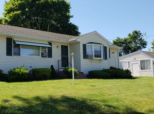 18 Marlin Dr, Pawcatuck, CT 06379