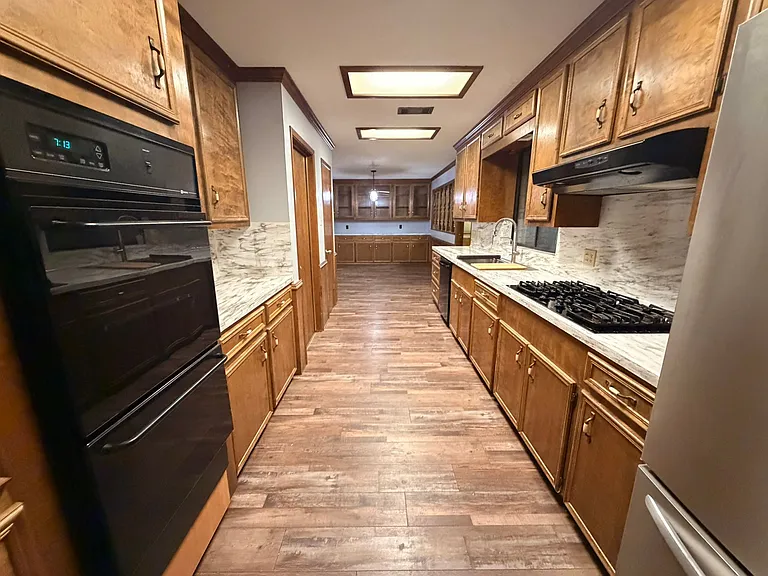 GAS WALL MOUNT OVEN & RANGE,SIDE BY SIDE REFRIGERATOR, DISHWASHER