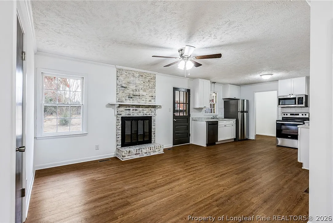 3 bed, 1.0 bath, $1,325 — Photo 3