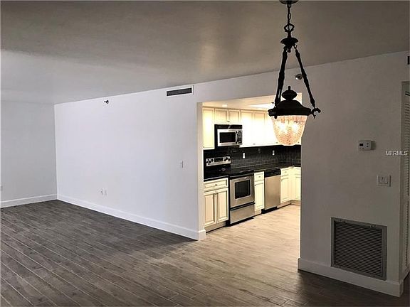 5th image of 530 Central Blvd #601
