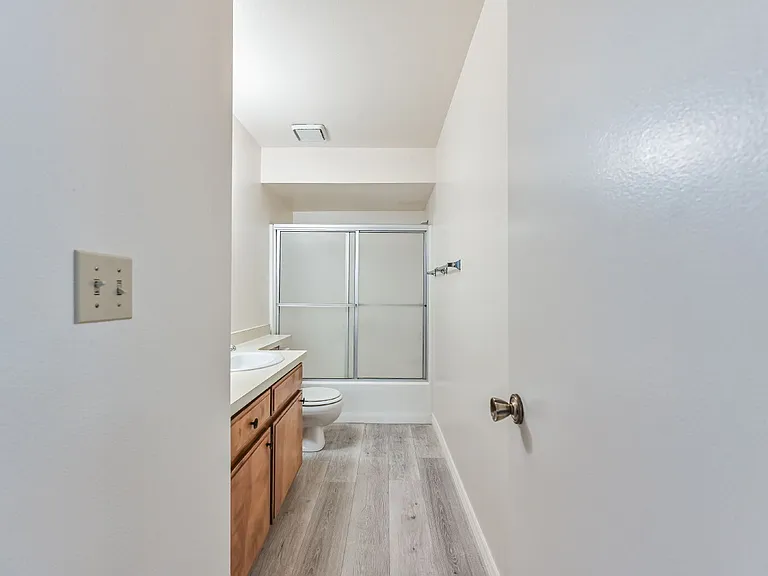 1021 W Perdew Ave — Photo 26
