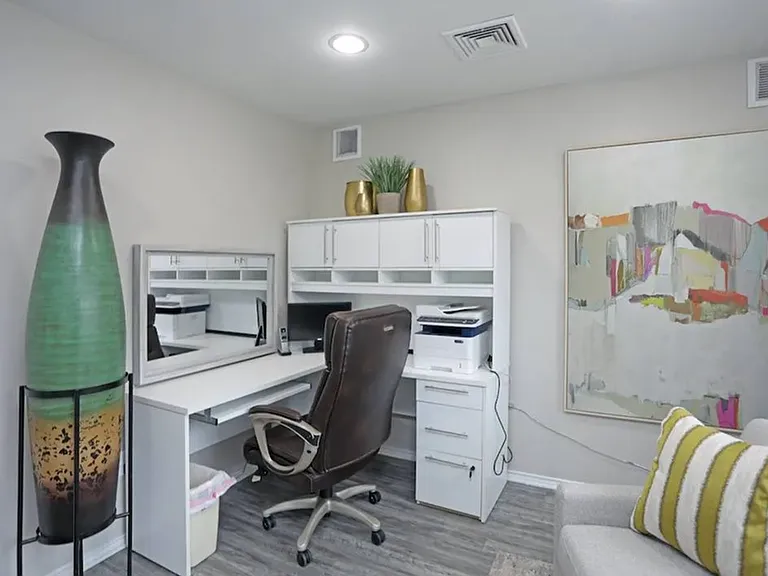 Leasing Office