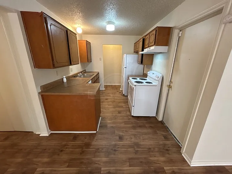2108 Carousel Dr — Photo 5