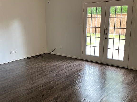 4th image of 3406 Meadowlark Ln
