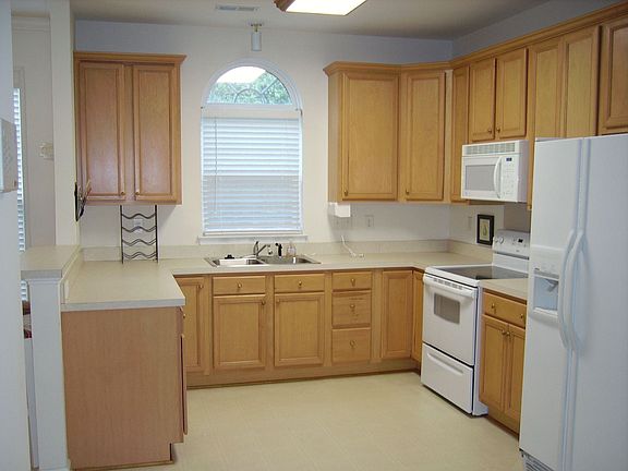 4th image of 3903 Lincoln Ct