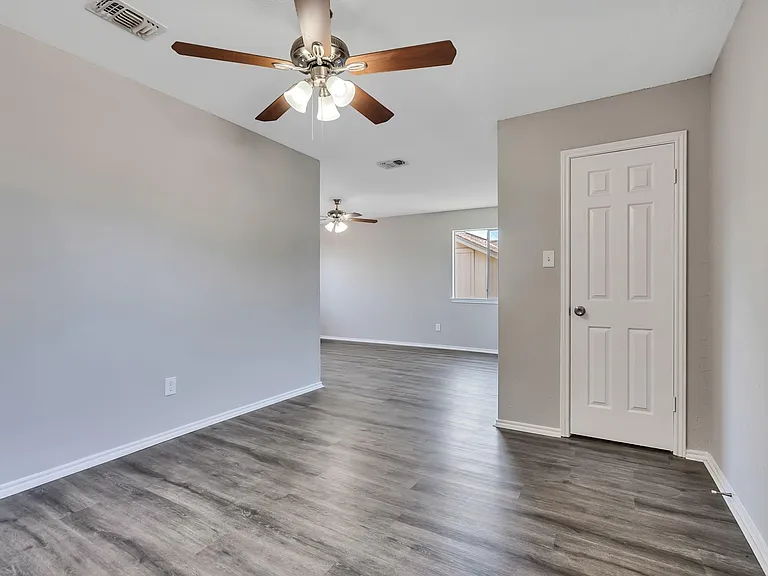 4511 Tangle Creek Ln — Photo 16