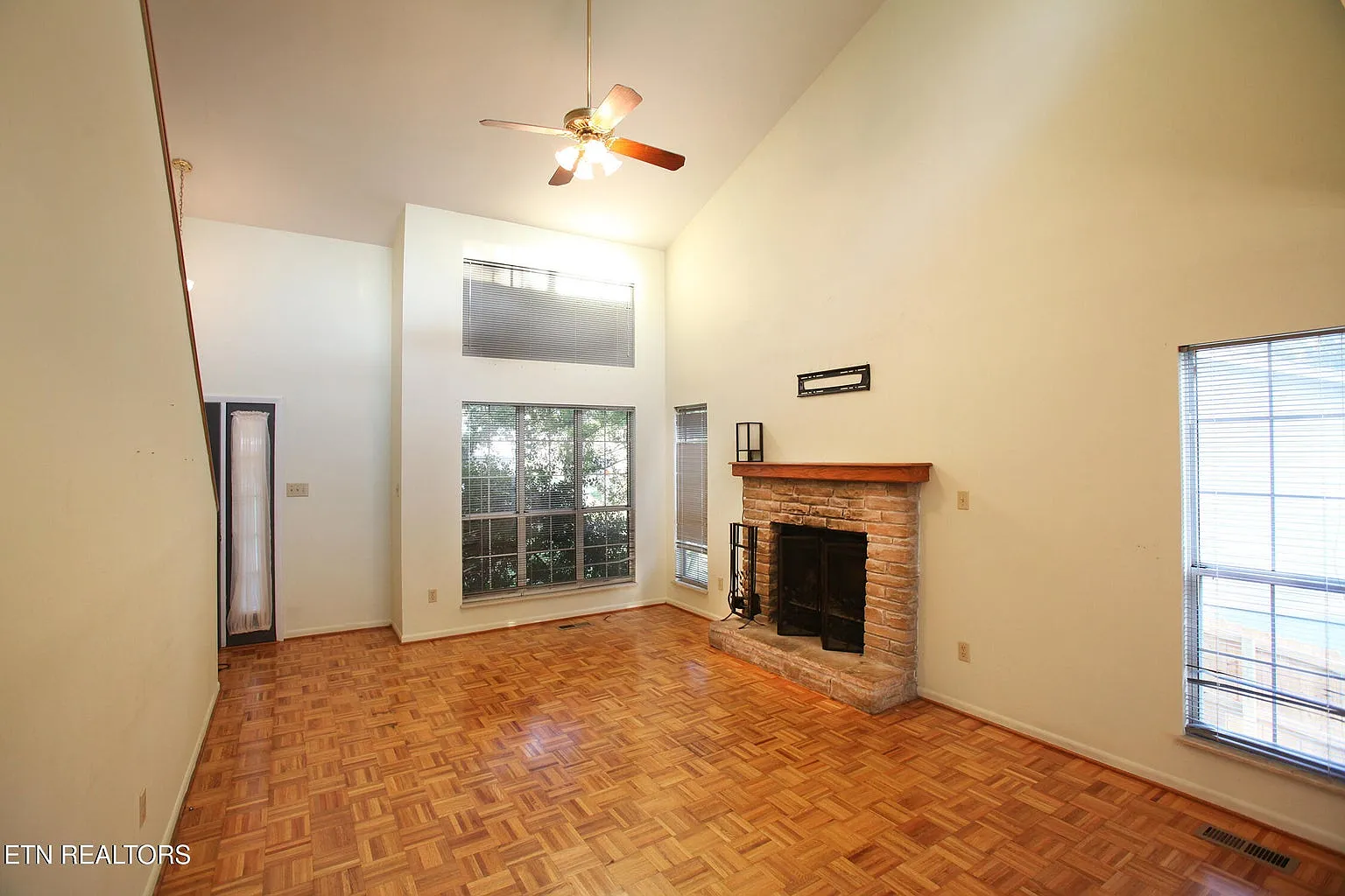 3 bed, 1600 sqft, $2,400 — Photo 3