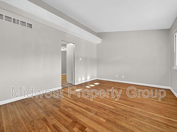 3rd image of 813 Lynn Haven Ln