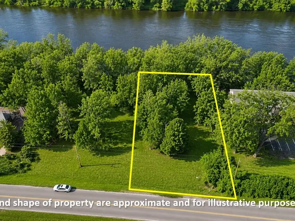 9 Hillside Dr, Wisconsin Dells, WI 53965
