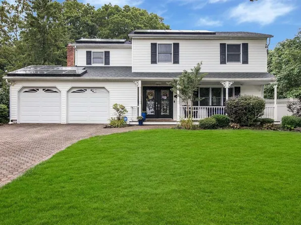 102 Loop Drive, Sayville, NY 11782
