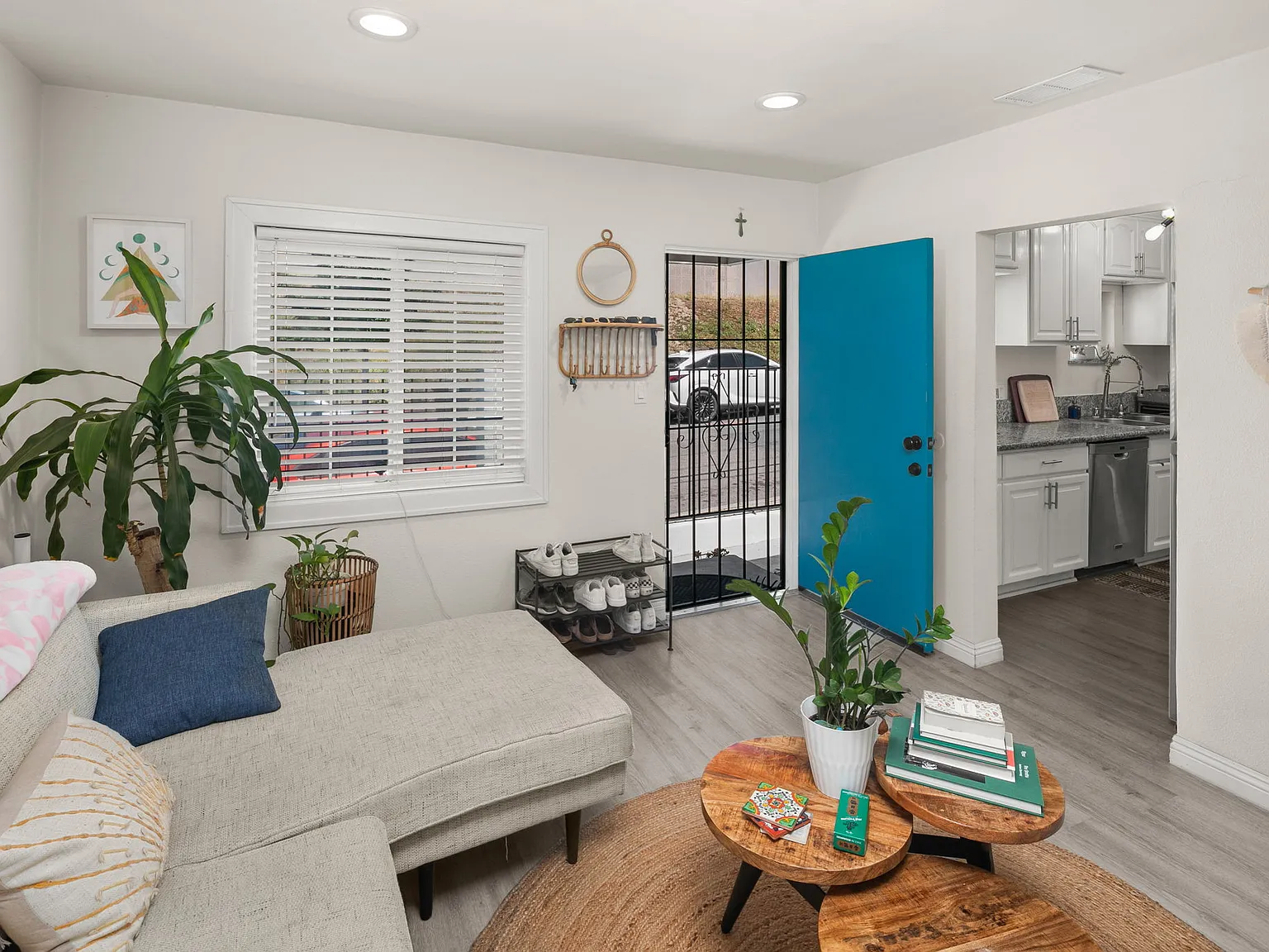 3 bed, 1150 sqft, $3,295 — Photo 3