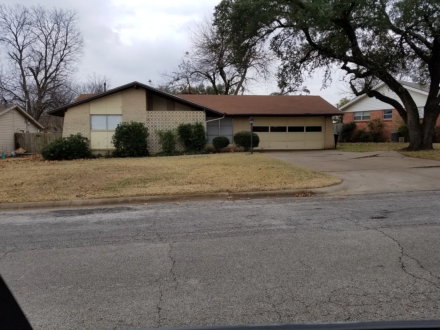 3 bdrm 2 bath house in quiet neighborhood — Photo 1