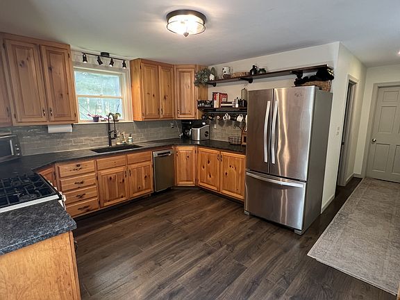 2nd image of 7 Normand Ct