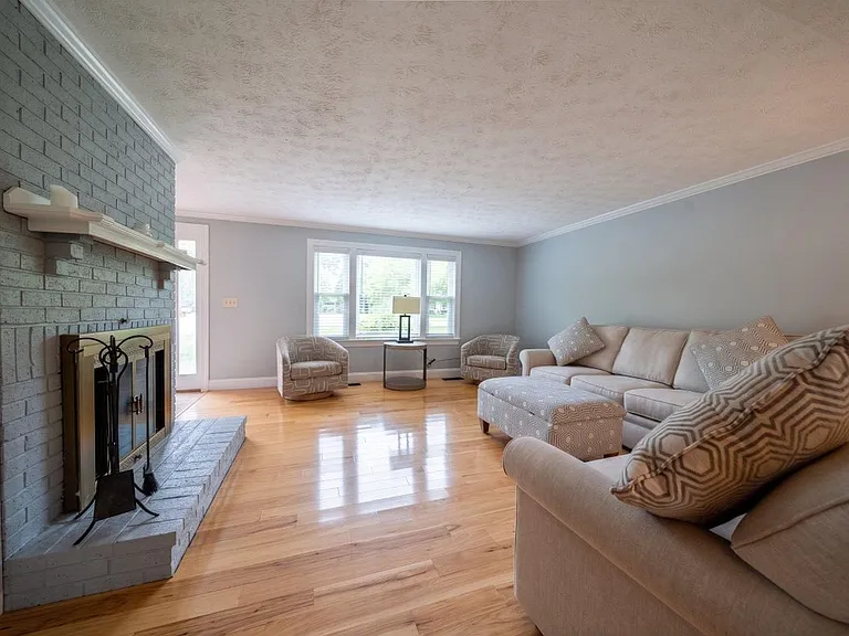 246 Winding Pond Rd — Photo 6