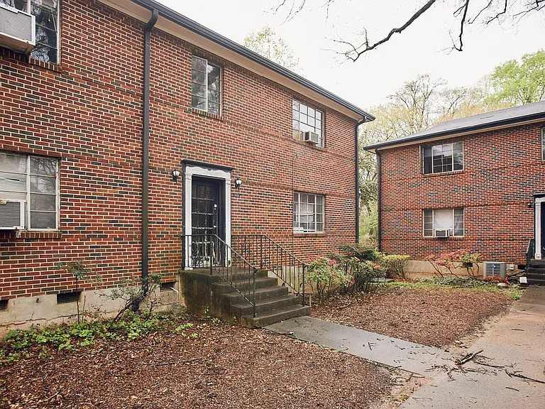 1343 Briarwood Dr NE — Photo 2