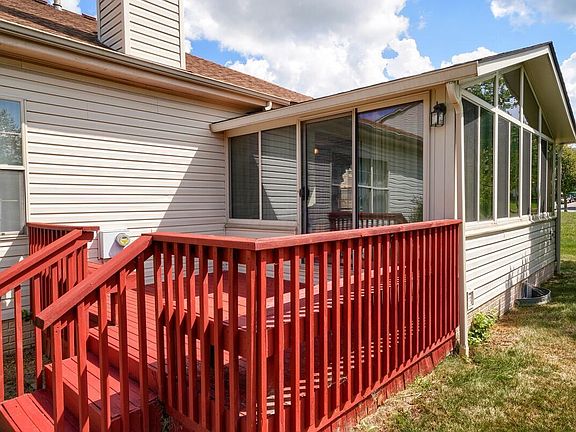 3rd image of 7485 Creek Ct